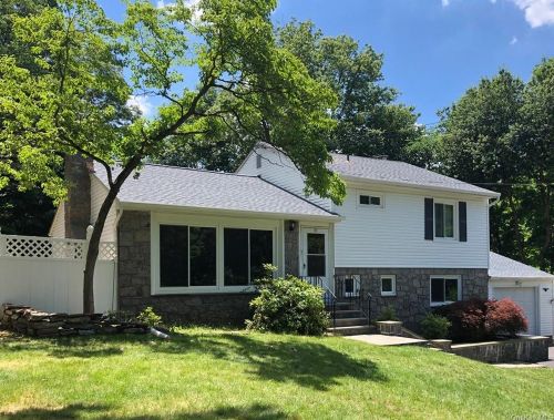 21 Oak Ridge Dr, Mahopac, NY 10541-2160