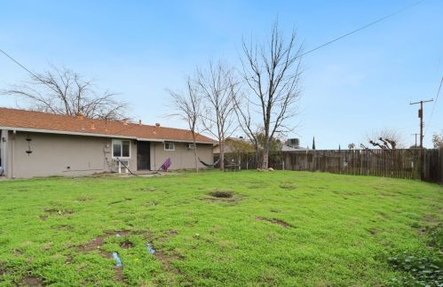 7313 Hutchins Way, North Highlands CA  95660-3437 exterior