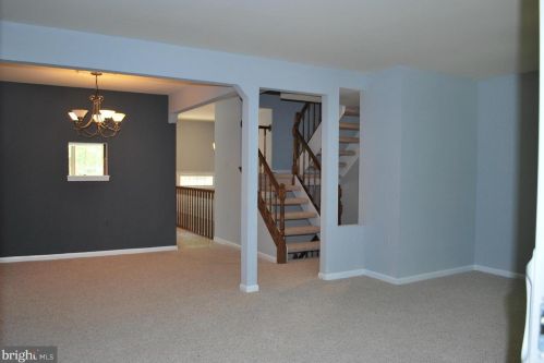 5735 Burke Towne Ct, Springfield VA  22015-3138 exterior