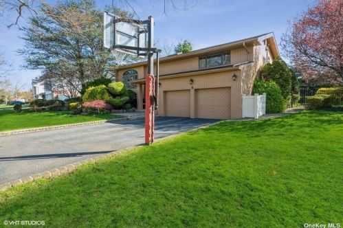 4 Otsego Pl, Muttontown, NY 11753-1406