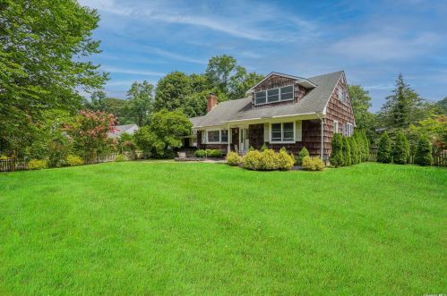 49 Briarcliff Rd, Shoreham, NY 11786-1432