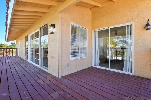 1171 Sunset Dr, Vista CA  92081-7407 exterior