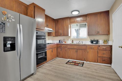 2213 Vicki Dr, Modesto CA  95350-3468 exterior