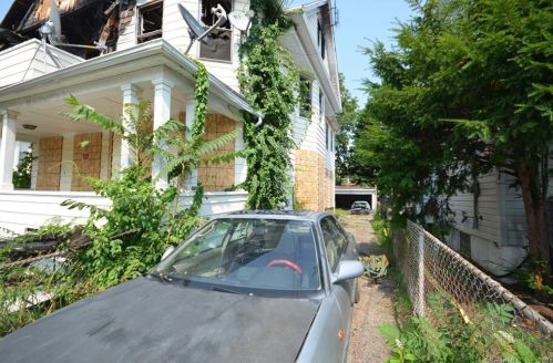 174 Pixlee Pl, Bridgeport CT  06610-2946 exterior