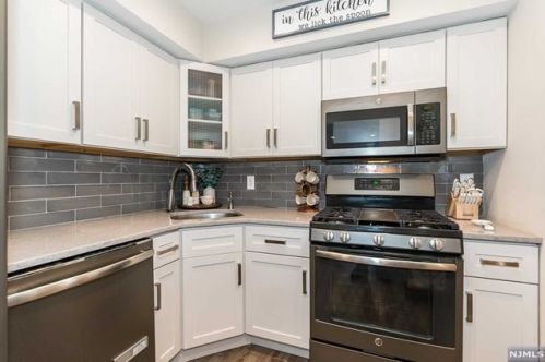 98 Stonyridge Dr, Lincoln Park NJ  07035-2253 exterior