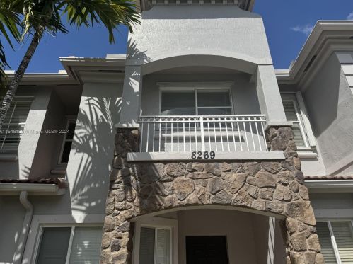 8269 29th St, Hollywood, FL 33025-7408