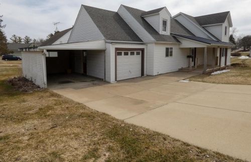 113 Johnson St, Dodgeville, WI 53533-1407