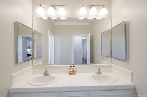 24306 Foxglove Pl, Santa Clarita CA  91354-4922 exterior