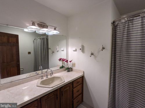 619 Davis Rd, Cheltenham PA  19012-1636 exterior