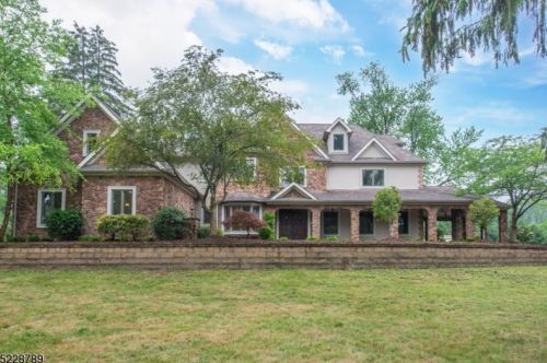 165 Fox Chase Rd, Chester, NJ 07930-3112
