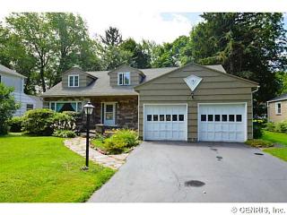 15 Chelmsford Rd, Rochester, NY 14618-1727