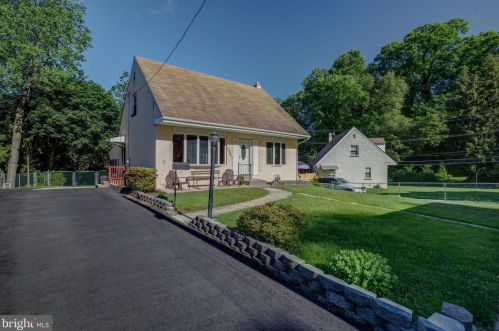 1363 Valley Rd, Woodlyn, PA 19094-1123