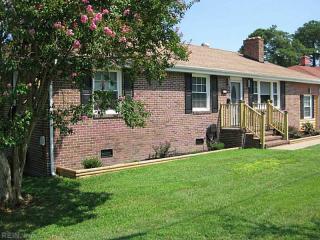 872 Philpotts Rd, Norfolk, VA 23513-3102
