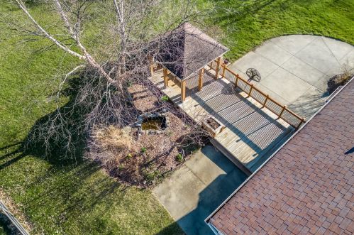 8526 Woodcreek Dr, Florence KY  41042-8237 exterior