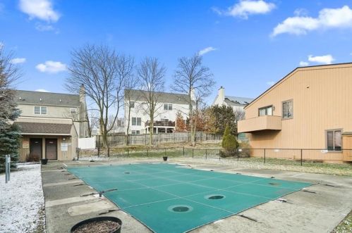 57 Hudson View Hl, Crotonville NY  10562-3329 exterior