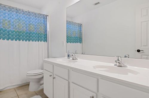 4216 Sharondale Dr, Lewisville TX  75022-0958 exterior