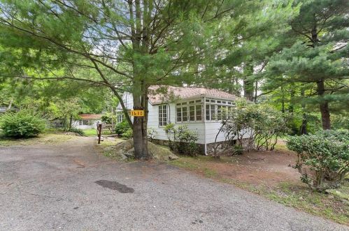 1630 Amazon Rd, Mohegan Lake, NY 10547-1800