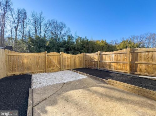 6009 Liberty Bell Ct, Springfield VA  22015-3346 exterior