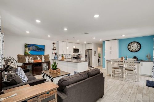 4073 Lake Blvd, Oceanside CA  92056-4604 exterior