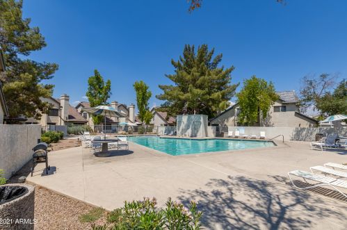 501 Sunrise Dr, Gilbert AZ  85233-6732 exterior