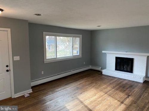 4 Clemson Dr, Camp Hill, PA 17011-7618
