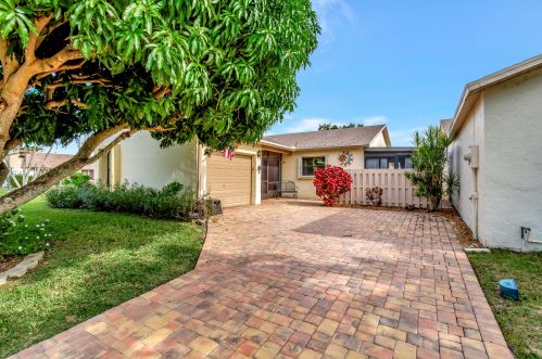 5585 Mirror Lakes Blvd, Boynton Beach, FL 33472-1215