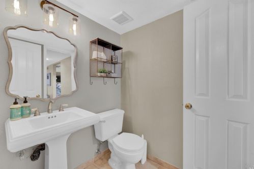 1718 Lindo St, Benicia CA  94510-2338 exterior