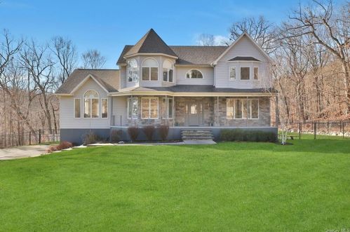 7 Scandell Ct, Tomkins Cove, NY 10986-1407