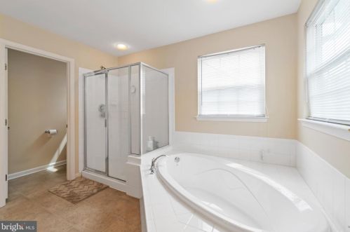 608 Archibald Ln, Florence NJ  08518-4010 exterior