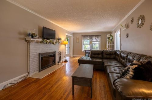 106 Country Club Rd, Waterbury CT  06762-3113 exterior