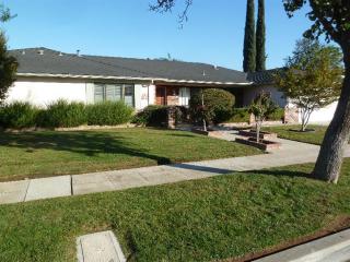 7374 4th St, Fresno, CA 93720-3211
