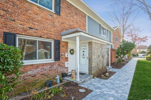 40-65 4th St, Canaan Lake, NY 11772-2138