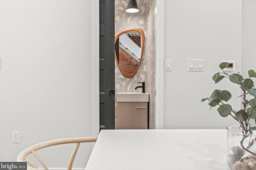 1155 18th St, Philadelphia PA  19146-3052 exterior