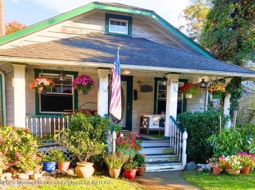 1314 Laurel Ave, Tinton Falls, NJ 07712-4608