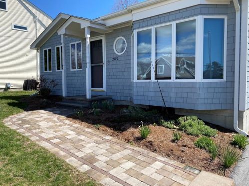 209 Wood Hill Rd, South Kingstown, RI 02882-4064