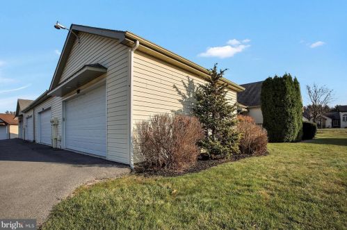 120 Strayer Dr, Carlisle PA  17013-4407 exterior