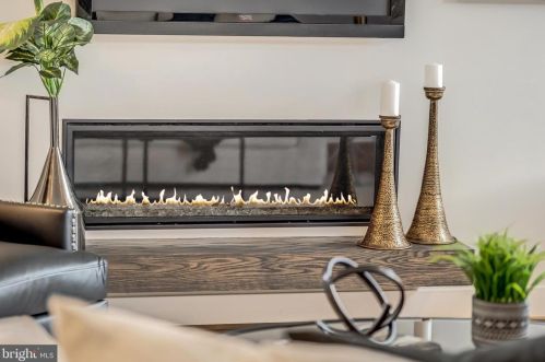 6580 Brooks Pl, Falls Church VA  22044-1105 exterior