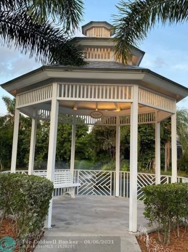 3843 9th Ln, Vero Beach FL  32960-6122 exterior