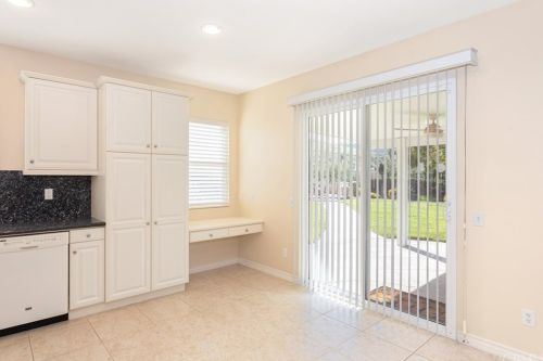 17089 Bluff Vista Ct, Riverside CA 92503-8715 exterior