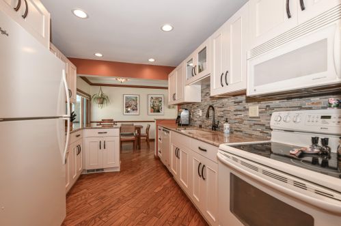 7609 Bell Rd, Milwaukee, WI 53217-3234
