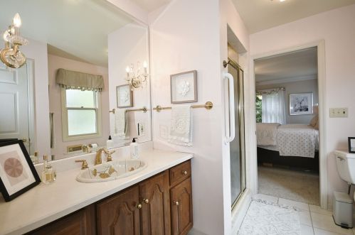 1005 Lakemont Dr, Bridgeville PA  15017-1262 exterior