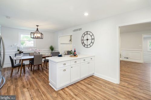 801 Meetinghouse Ct, Riverton NJ  08077-3325 exterior