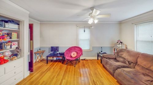 291 St, Dedham MA 02026-2044 exterior