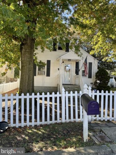 13111 7th St, Bowie, MD 20720-3623