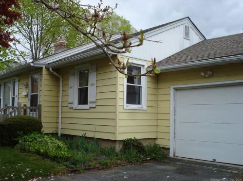 81 Sturtevant St, Norwich, CT 06360-2230