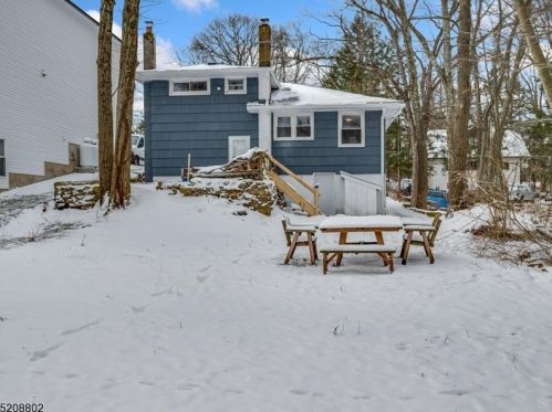 9 Rutgers Way, Hopatcong NJ  07843-1231 exterior