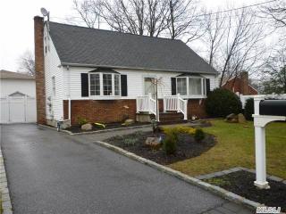 25 Arlington St, Huntington Station NY  11747-2626 exterior