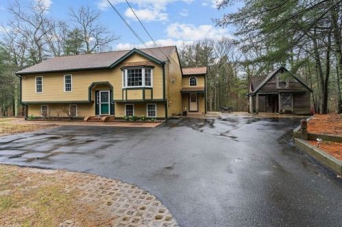 20 Whiting St, Wrentham, MA 02093-1427