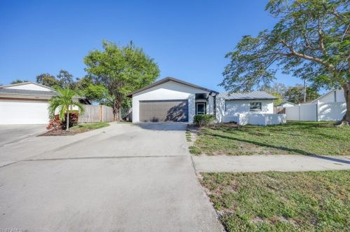 1235 Woodridge Ave, Naples, FL 34103-8923