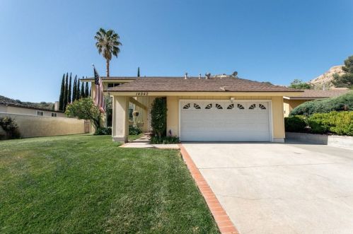 14942 Daffodil Ave, Santa Clarita, CA 91387-1906